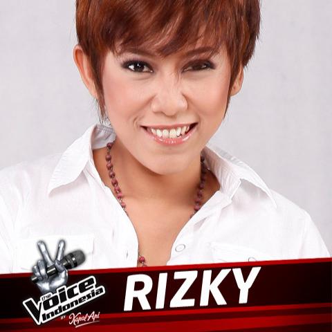 10 Potret lawas Wiwik ‘Amanah Wali’, pernah ikut X Factor