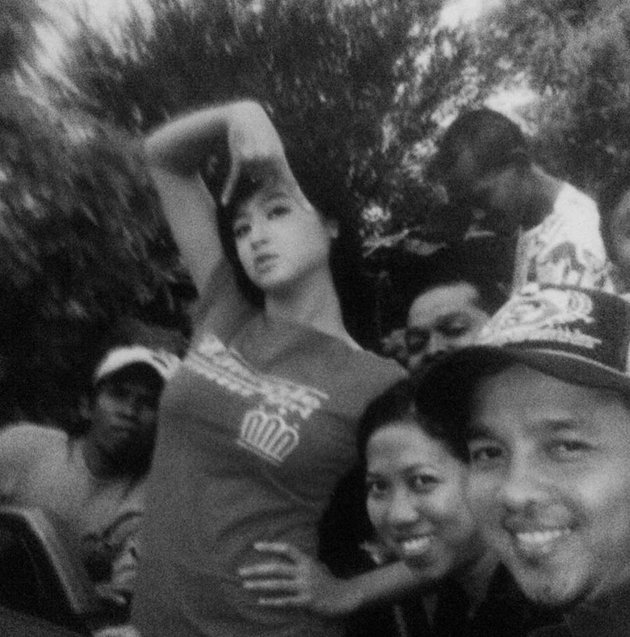 7 Potret lawas Dewi Perssik di usia 20-an, bukti cantiknya awet