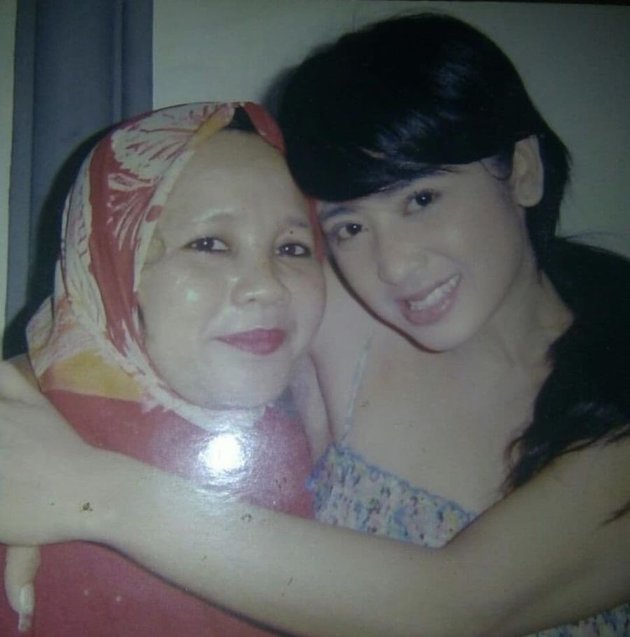 7 Potret lawas Dewi Perssik di usia 20-an, bukti cantiknya awet