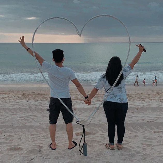 8 Potret kedekatan Rizki DA & Aryaningrat, video cium pipinya disorot