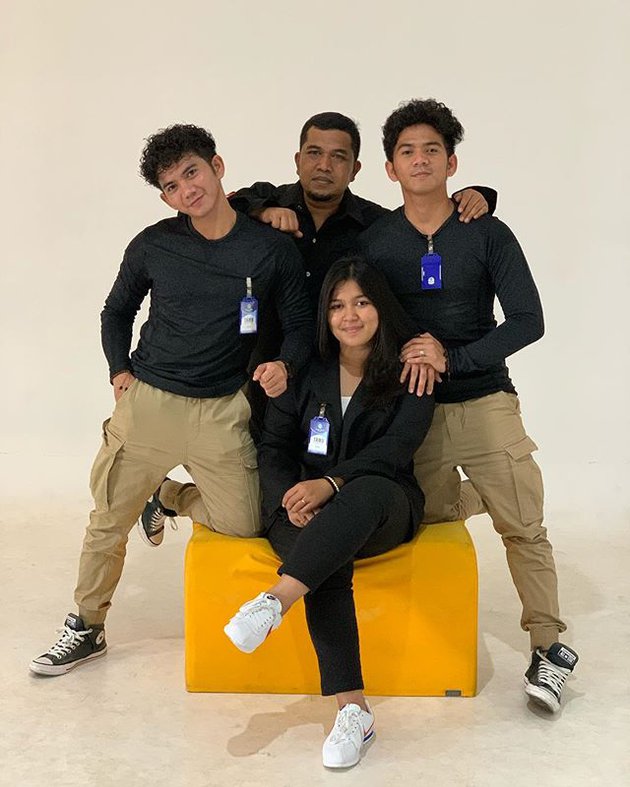 8 Potret kedekatan Rizki DA & Aryaningrat, video cium pipinya disorot