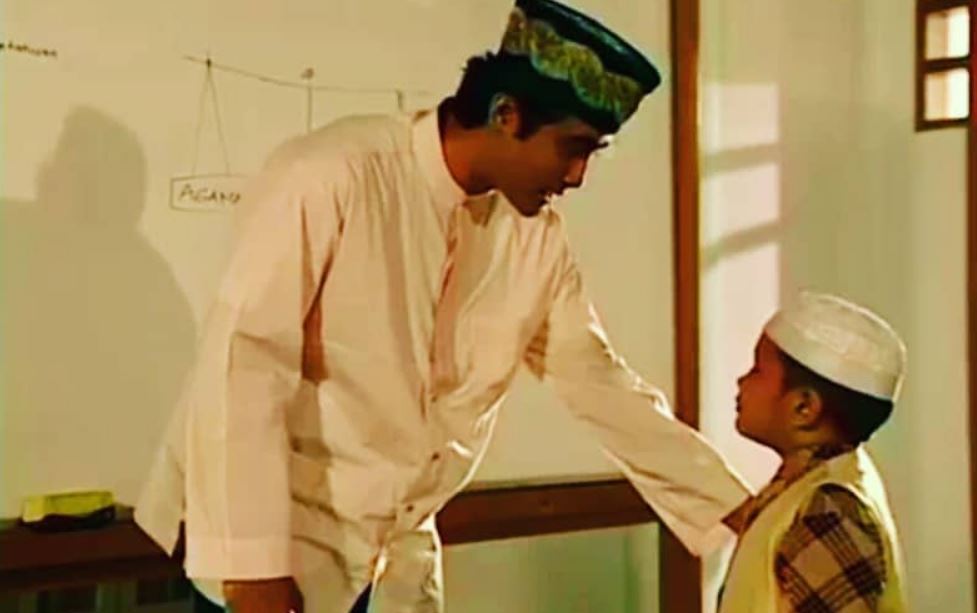 10 Potret Adjie Pangestu saat awal karier, bukti ganteng sejak muda