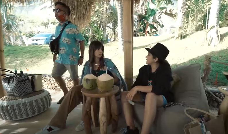 10 Momen Ashanty liburan bareng Nia Ramadhani, heboh naik helikopter