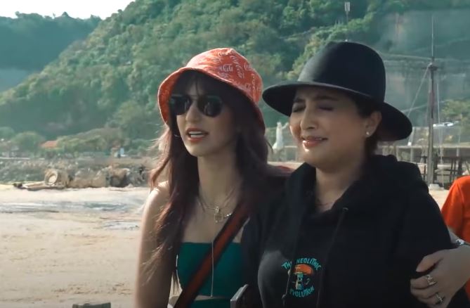 10 Momen Ashanty liburan bareng Nia Ramadhani, heboh naik helikopter