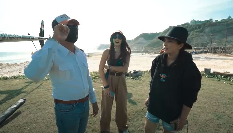 10 Momen Ashanty liburan bareng Nia Ramadhani, heboh naik helikopter