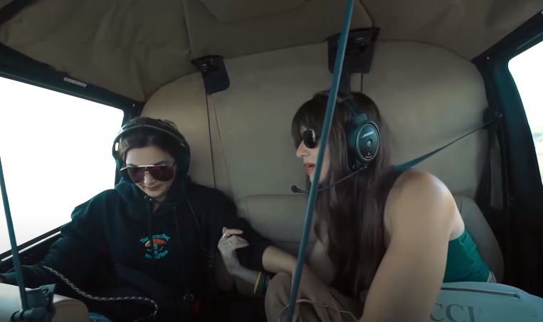 10 Momen Ashanty liburan bareng Nia Ramadhani, heboh naik helikopter