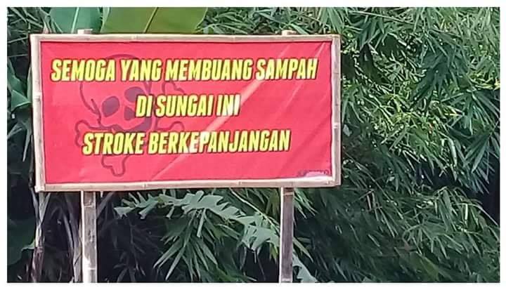 25 Spanduk lucu imbauan buang sampah ini pesannya nyeleneh