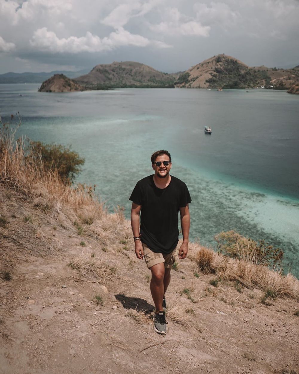 10 Potret Stuart Collin tampil brewokan, manglingi