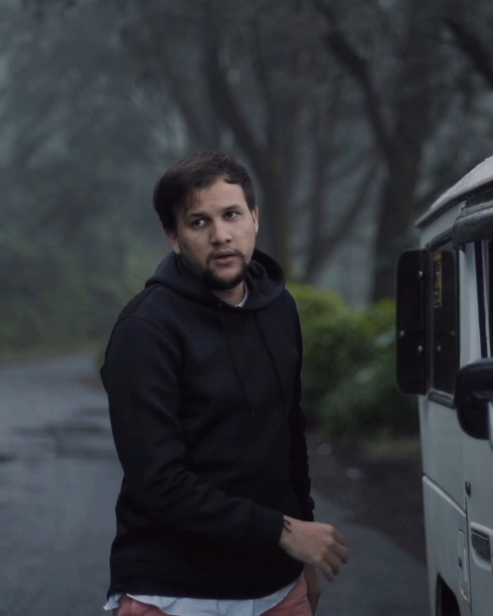 10 Potret Stuart Collin tampil brewokan, manglingi