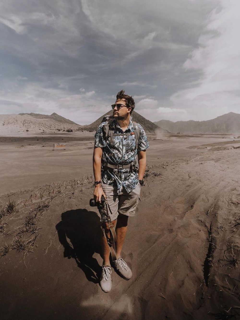 10 Potret Stuart Collin tampil brewokan, manglingi