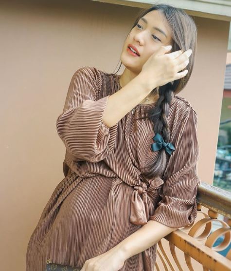 Hamil anak kedua, ini 8 potret maternity shoot Anissa Aziza