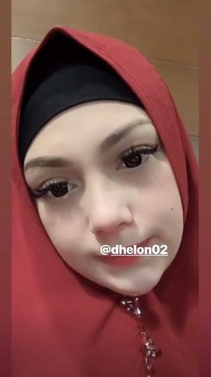10 Pesona Celine Evangelista pakai hijab, penampilannya curi perhatian