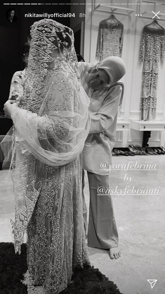 6 Momen Nikita Willy fitting baju acara pernikahan, busananya elegan