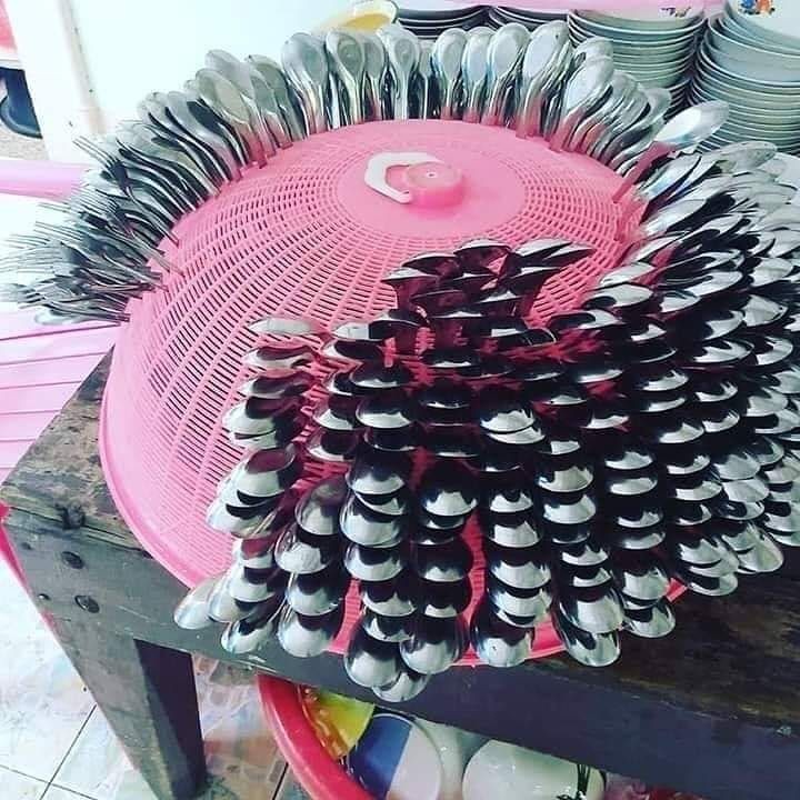 10 Cara pasang perabot di rumah ini nyeleneh tapi lucu