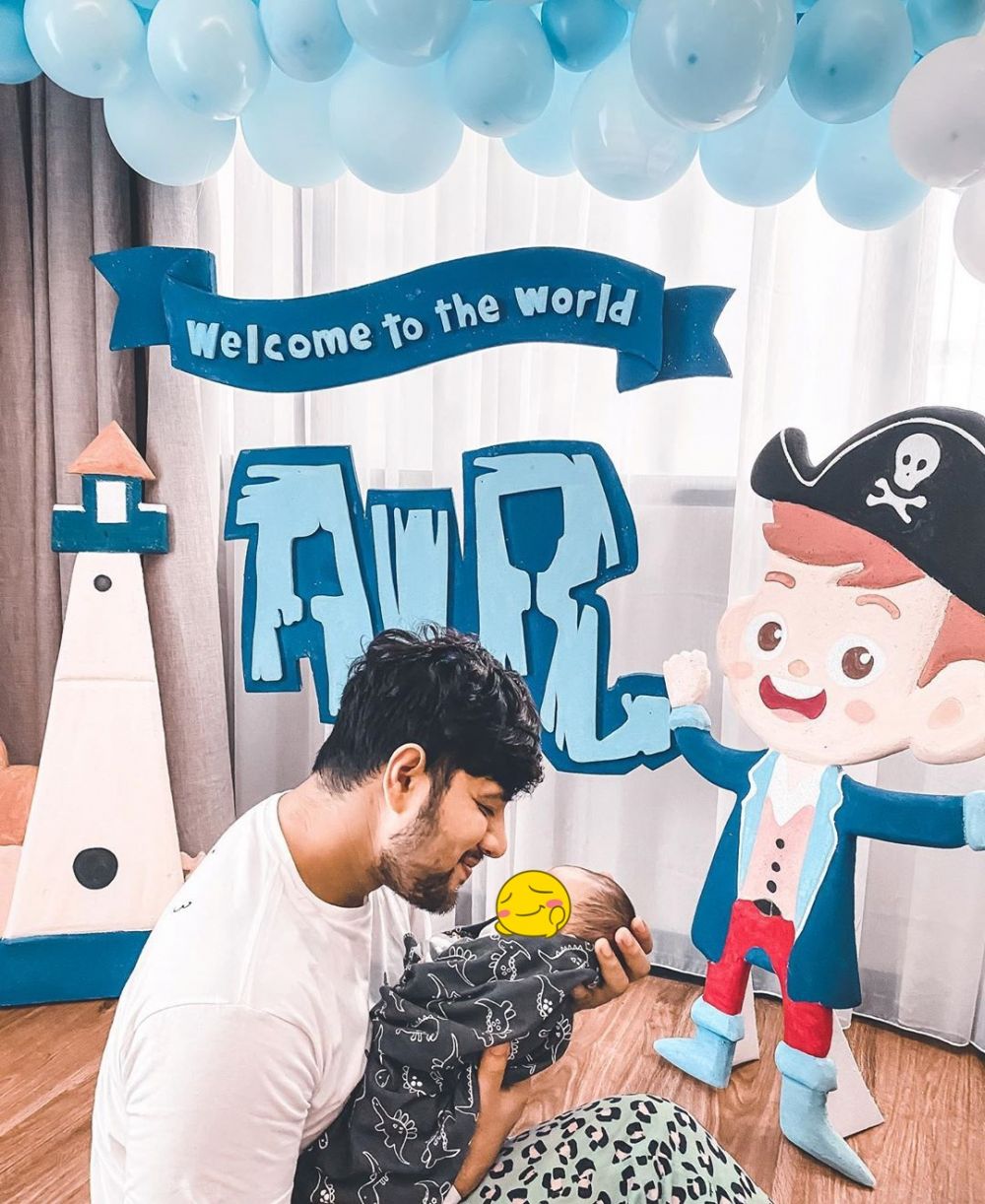 11 Momen kompak Irish Bella & Ammar Zoni momong anak, telaten