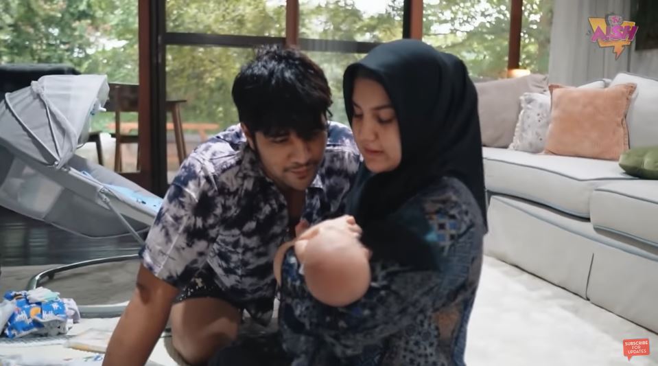 11 Momen kompak Irish Bella & Ammar Zoni momong anak, telaten