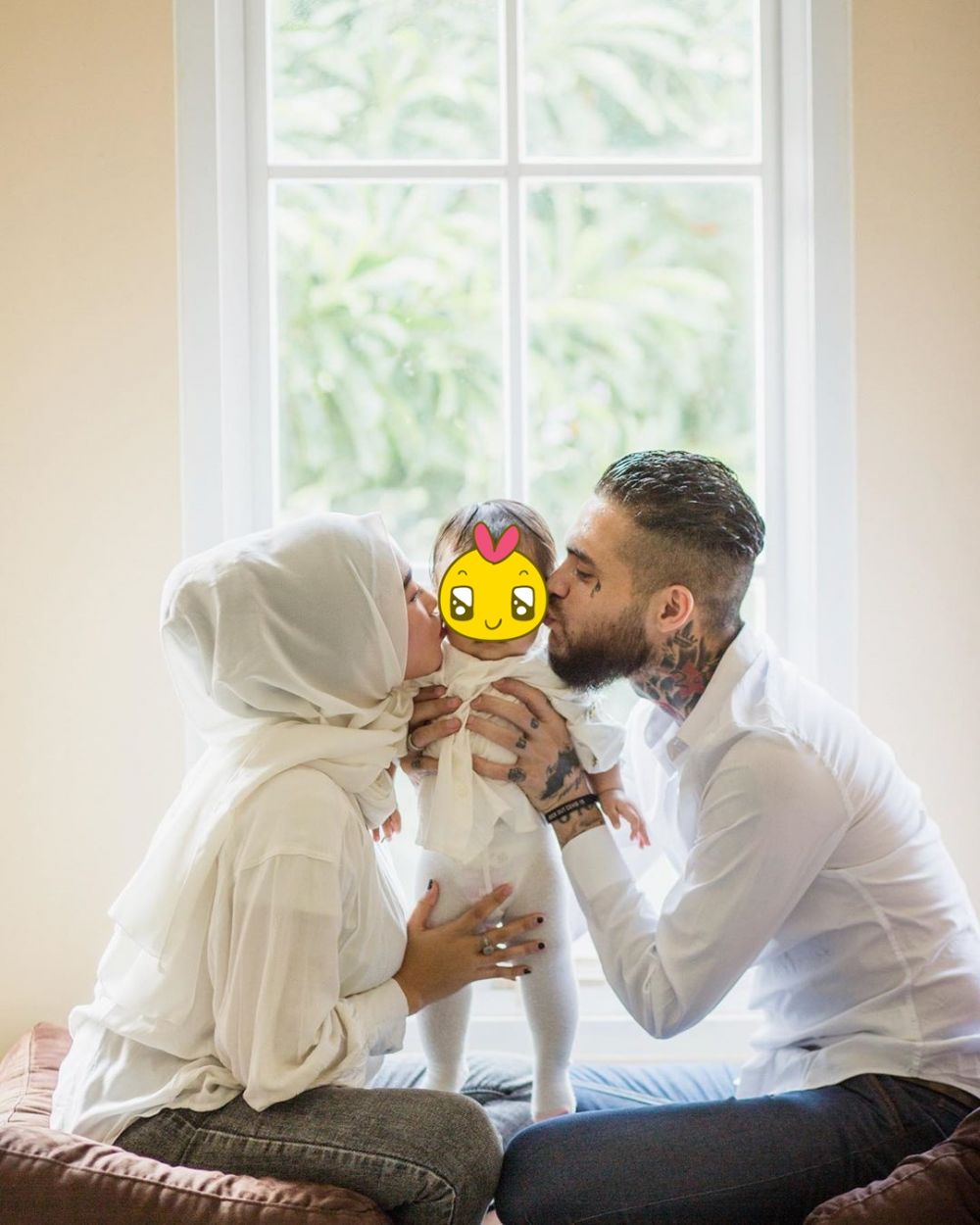 8 Potret manis Diego Michiels saat momong anak, telaten banget