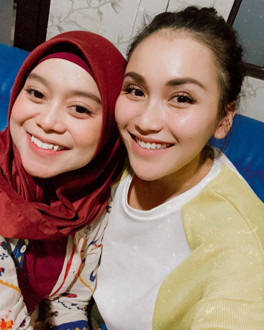 Tampil natural, ini 10 potret selfie Ayu Ting Ting yang menawan