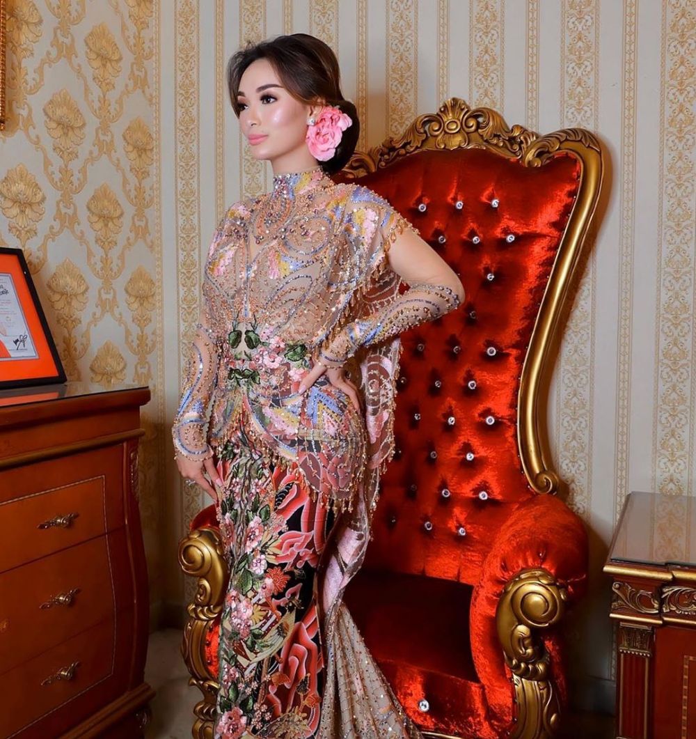 10 Pesona Zaskia Gotik dalam balutan kebaya, auranya kian terpancar