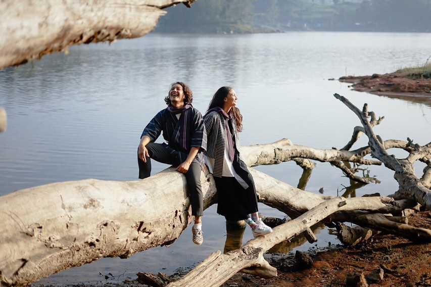 10 Potret liburan Nadine Chandrawinata & suami, membaur dengan alam