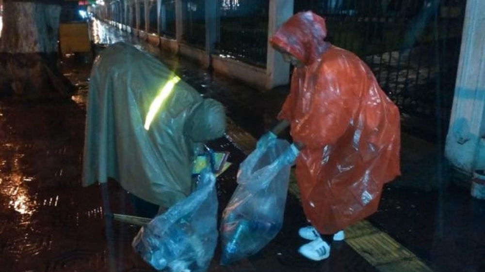 10 Momen warga Jogja bersih-bersih sampah usai demo tolak Omnibus Law
