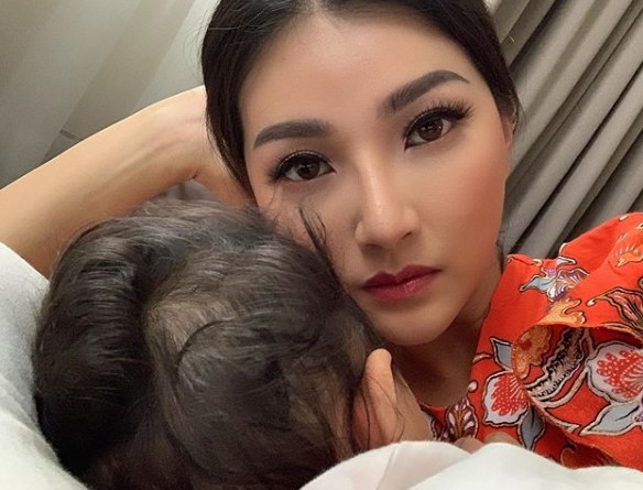 Kisah 7 seleb jadi pendonor ASI, terbaru Ussy Sulistiawaty