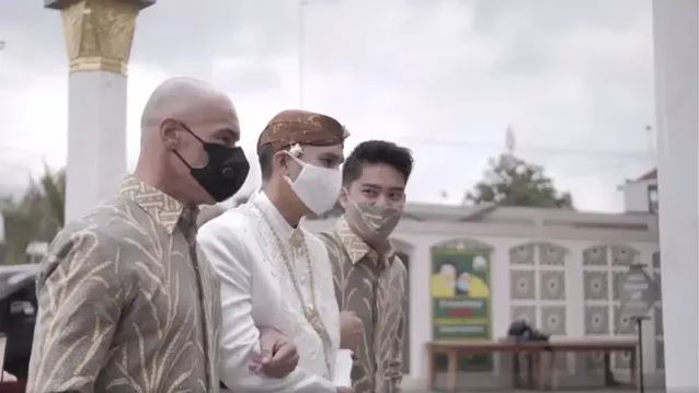 10 Momen pernikahan Ovi Dian dan Helmi Rahman, mahar curi perhatian