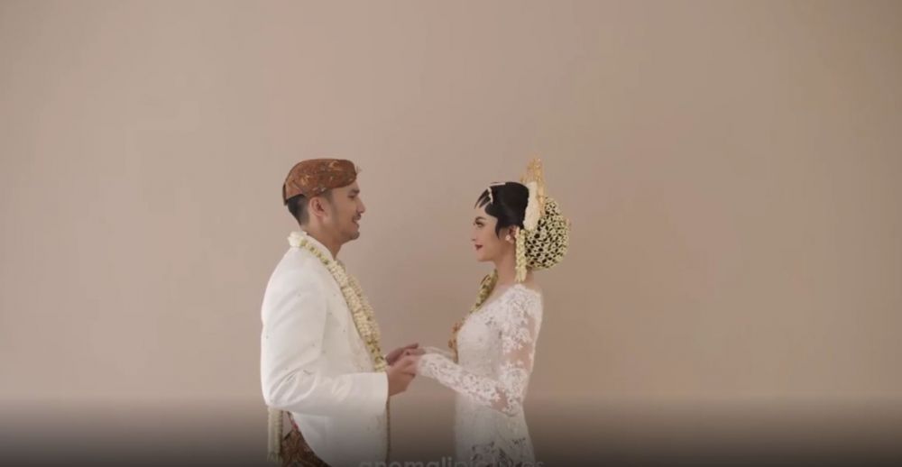10 Momen pernikahan Ovi Dian dan Helmi Rahman, mahar curi perhatian