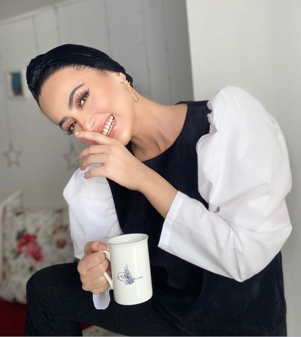 10 Potret Sana Khan, seleb Bollywood yang pensiun demi agama