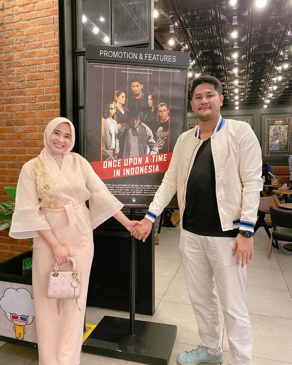 Potret 10 pemain Dunia Terbalik dan pasangan, jauh dari gosip miring