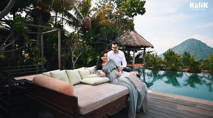 10 Momen pemotretan maternity Asmirandah, gaunnya punya makna unik