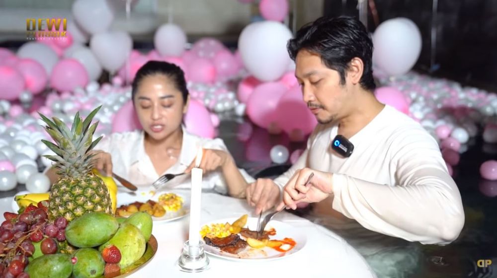 10 Momen kejutan ultah suami Dewi Perssik, terjadi ledakan balon gas