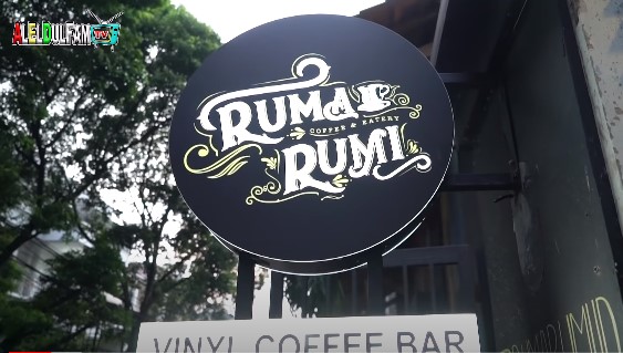 10 Potret kafe El Rumi terhubung studio Ahmad Dhani, berkonsep klasik