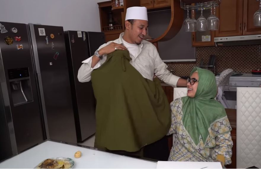 10 Momen kejutan ultah anak tiri Kartika Putri ke-15, seru abis