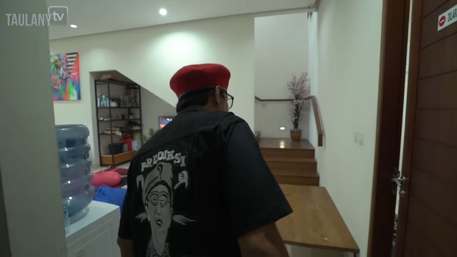 10 Penampakan kantor baru Wendy Cagur, suasana homey abis