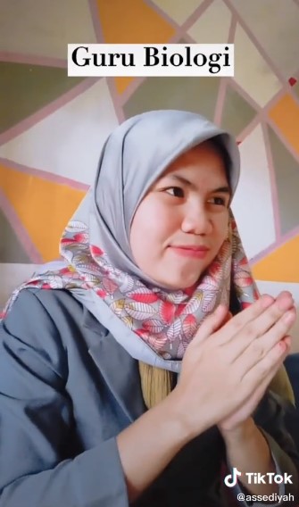 Viral TikTokers tiru penampilan guru saat di sekolah, ini 14 potretnya