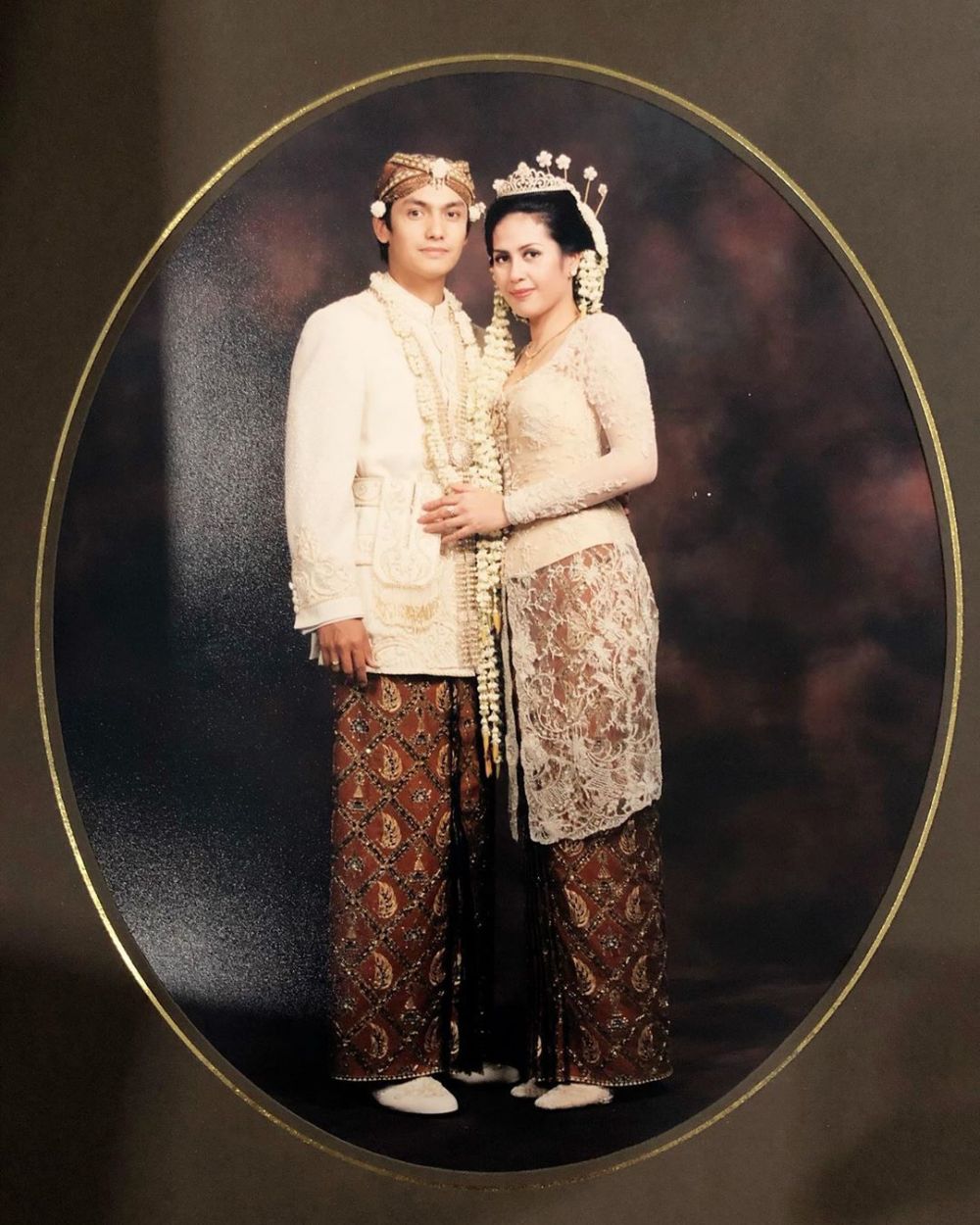 10 Potret lawas Gunawan & Lala sang istri, bukti awet muda
