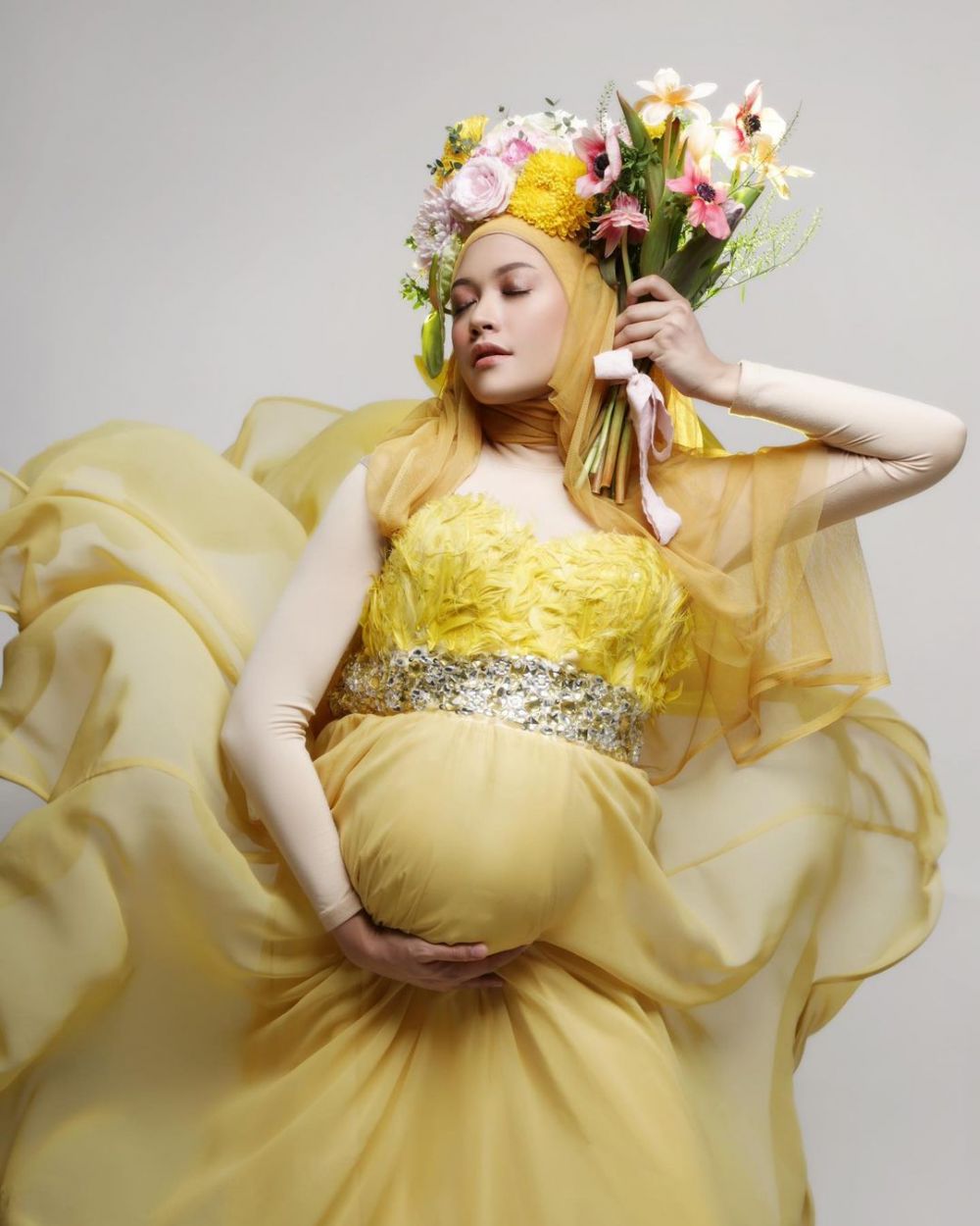 10 Maternity shoot Adhitya Putri di kehamilan kedua, usung beda tema