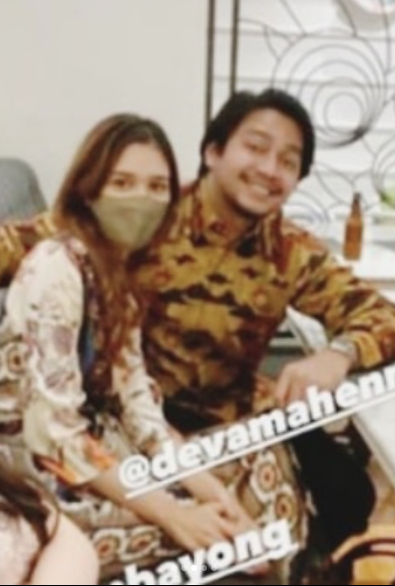 8 Potret Mikha Tambayong & Deva Mahenra kondangan bareng, serasi