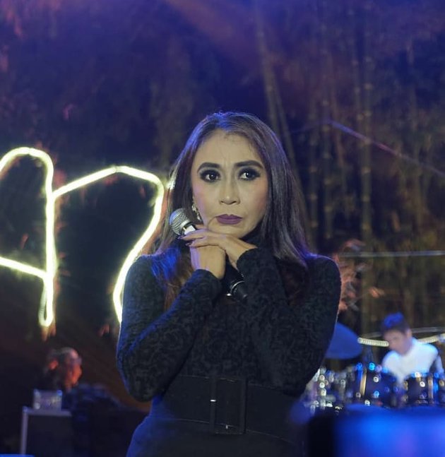 Ingat Trie Utami juri 'killer' di AFI? Ini 10 potret terbarunya