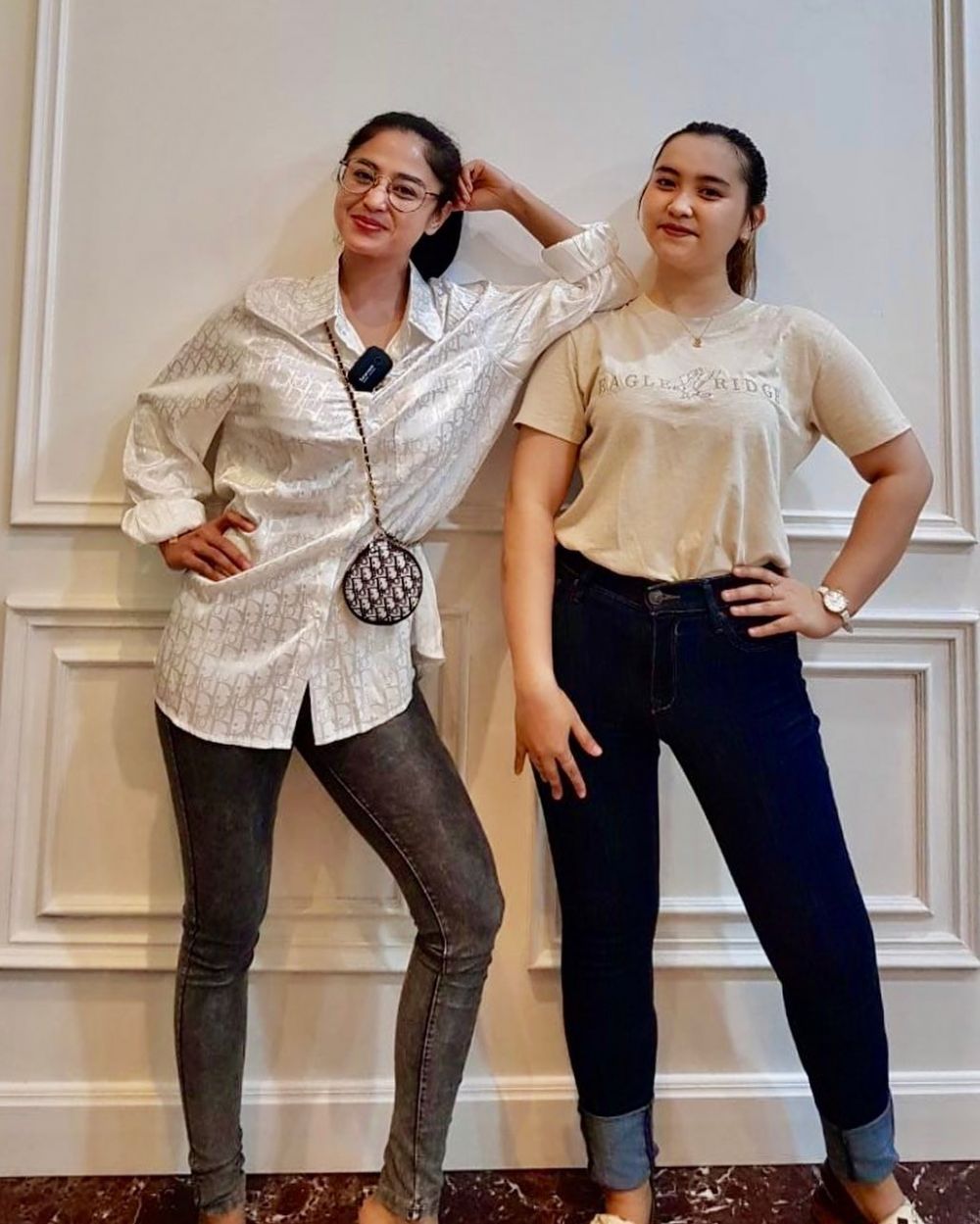 10 Potret kedekatan Dewi Perssik dan keponakan, auranya keibuan banget