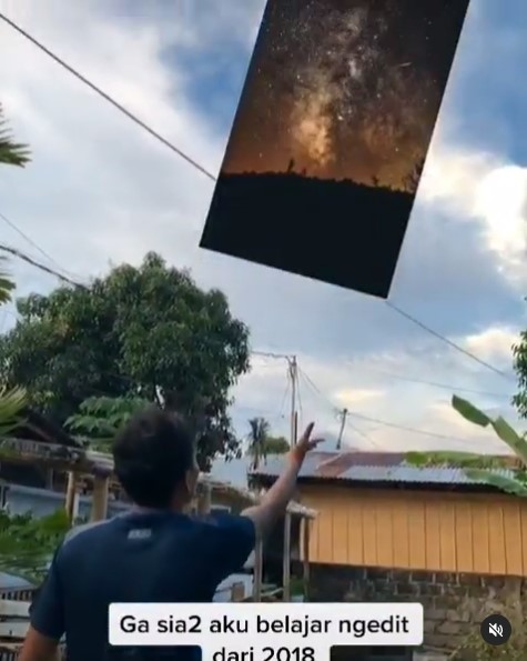 Tunjukkan skill edit video, aksi pria ini malah bikin tepuk jidat