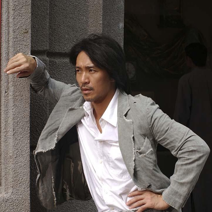 10 Potret Stephen Chow di berbagai film lawas, bikin nostalgia