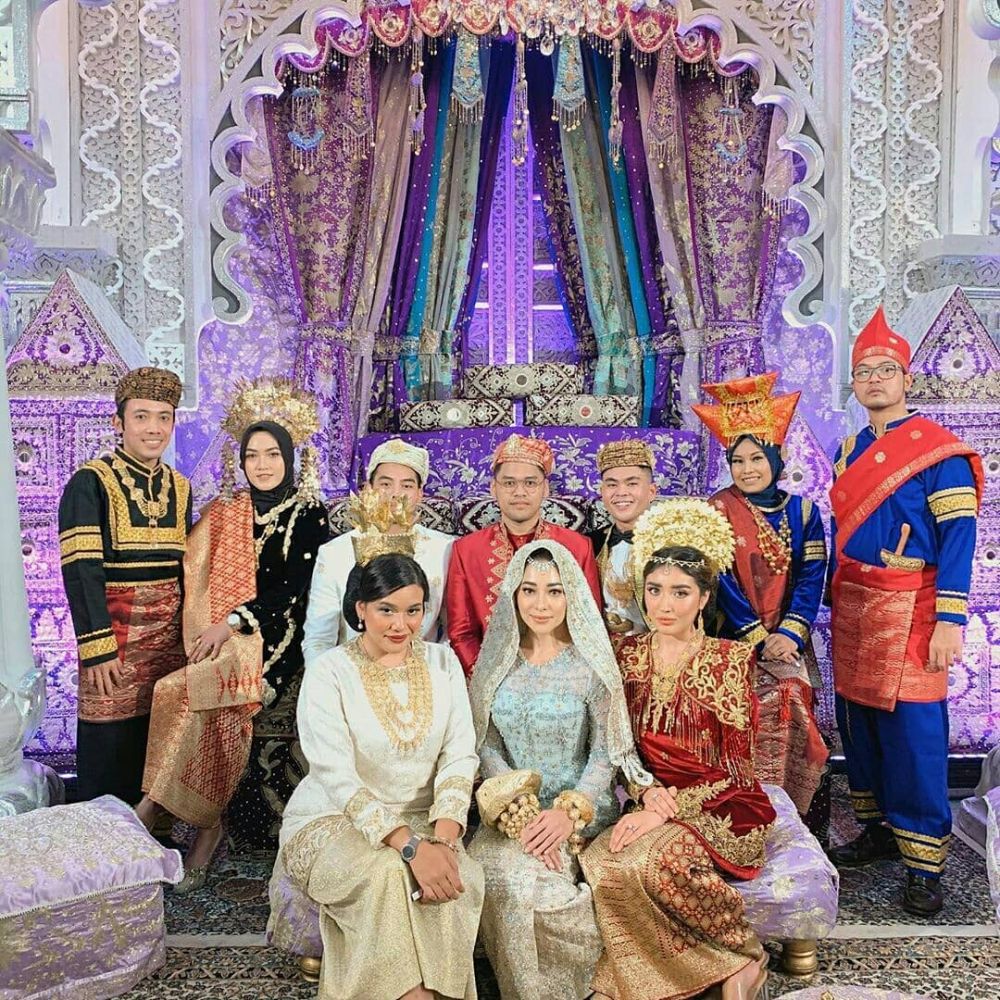 10 Momen malam bainai Nikita Willy, penampilannya anggun