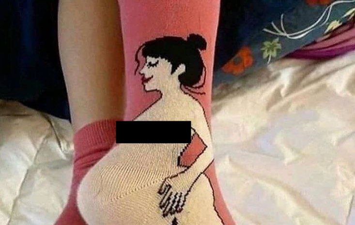 10 Desain nyeleneh kaus kaki ini bentuknya bikin geleng kepala