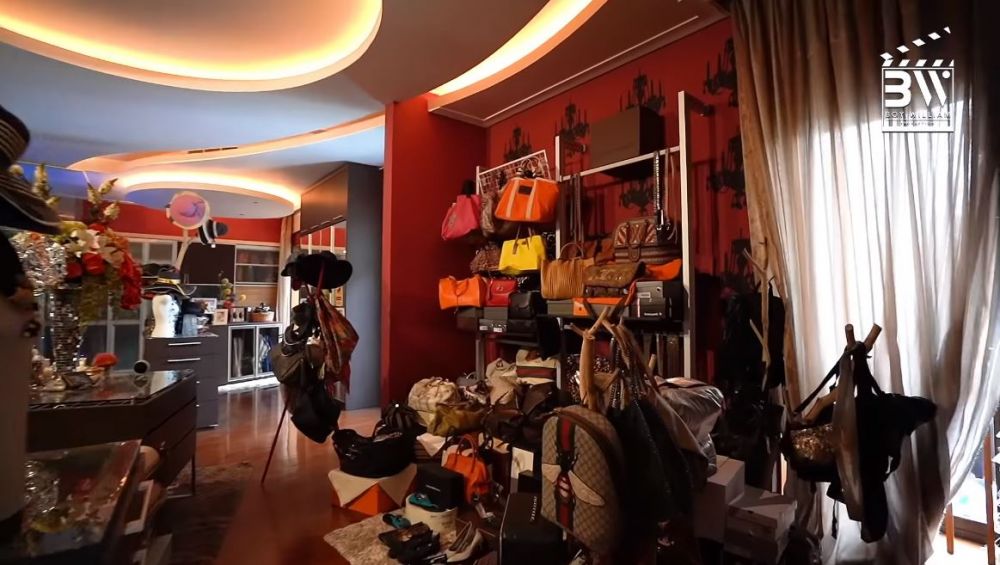 7 Potret kamar Jennifer Jill, walk in closet-nya mirip butik