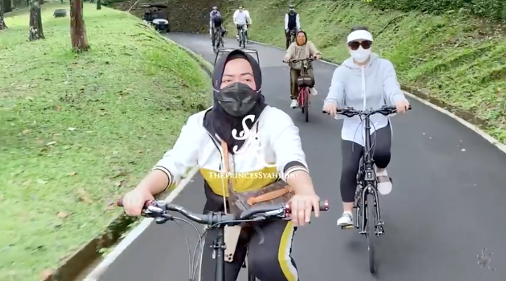 10 Momen Syahrini obati Reino Barack ini curi perhatian