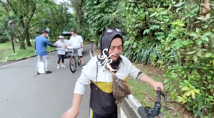 10 Momen Syahrini obati Reino Barack ini curi perhatian