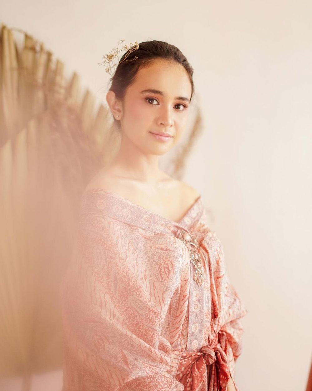 10 Gaya pemotretan Michelle Ziudith berbagai tema, manglingi