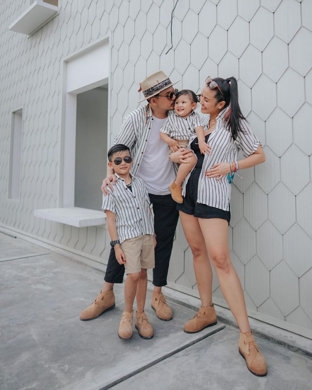 Berusia 37 tahun, ini 10 potret Sharena Delon yang makin memesona